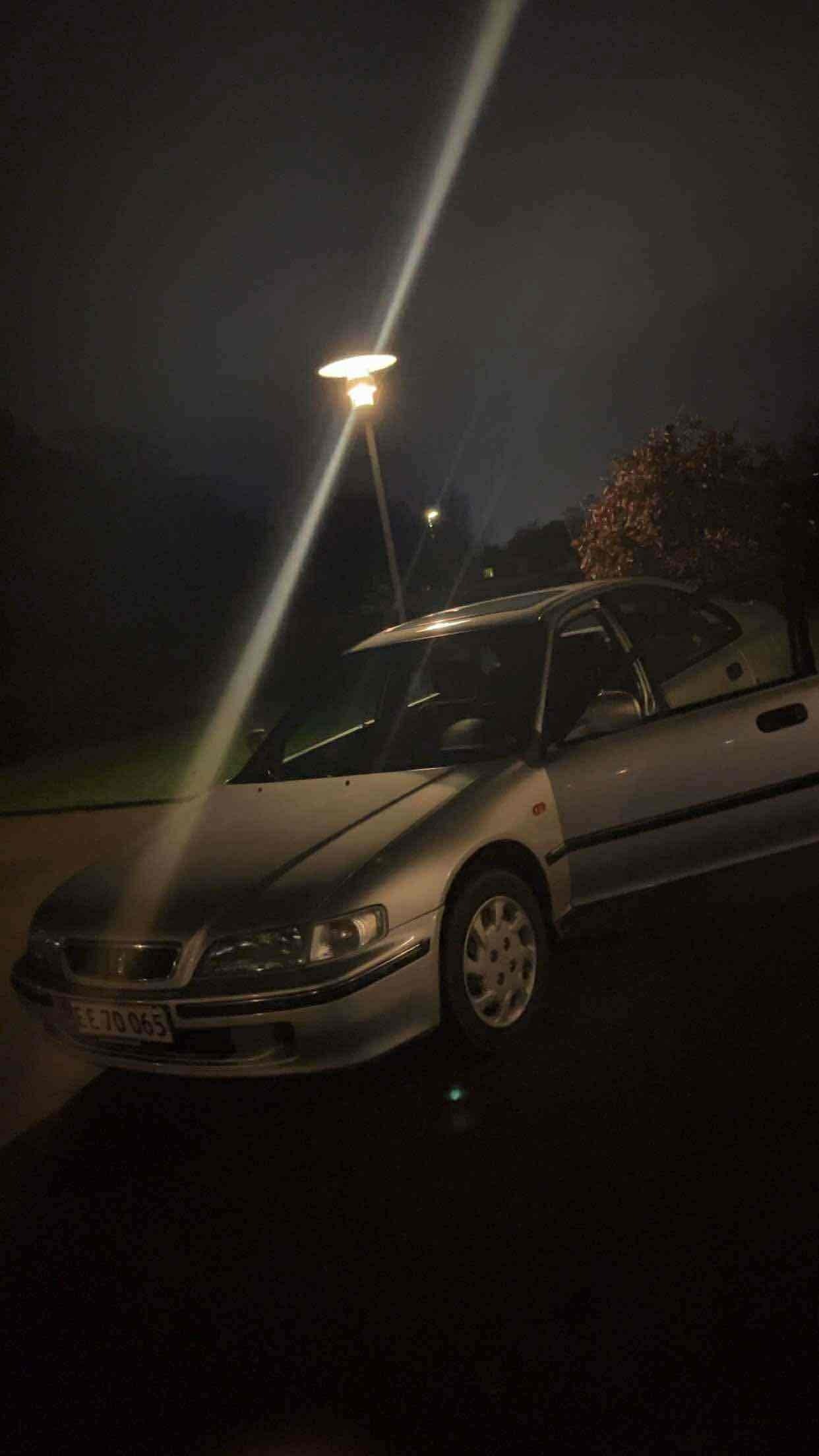 Sølv Honda Accord fra 1998