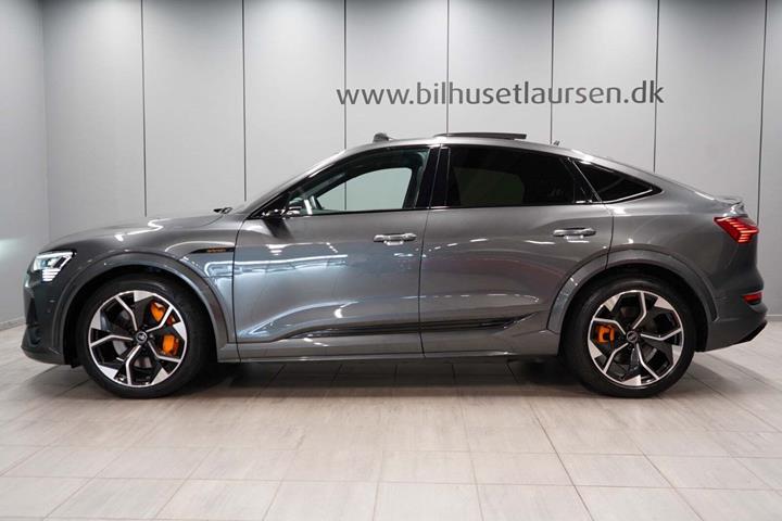 Grå Audi e-tron S fra 2022