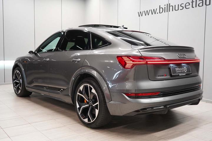 Grå Audi e-tron S fra 2022