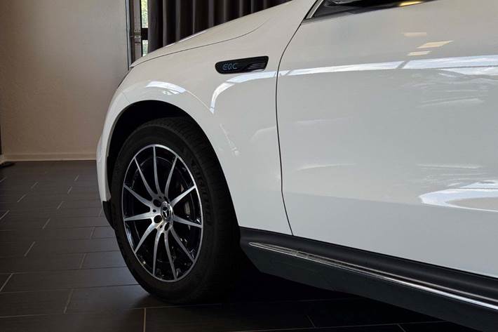 Hvid Mercedes EQC400 fra 2020