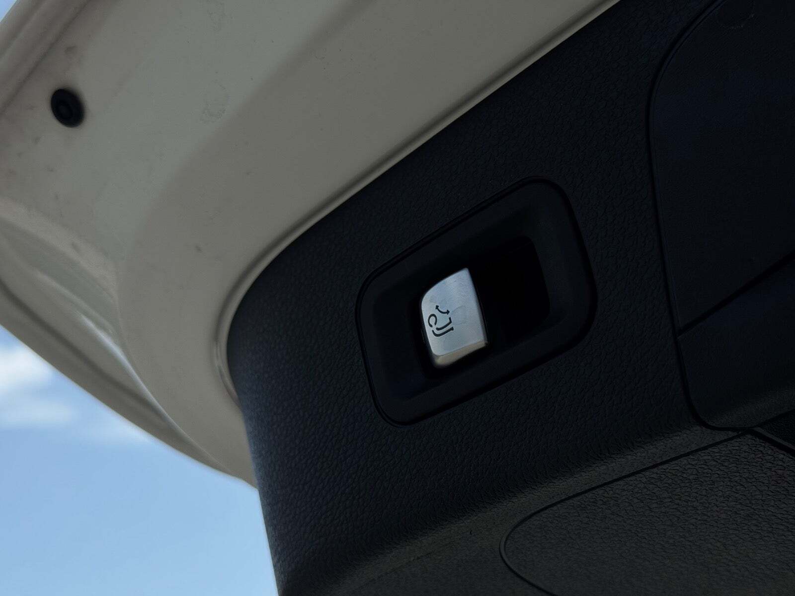 Hvid Mercedes EQC400 fra 2020