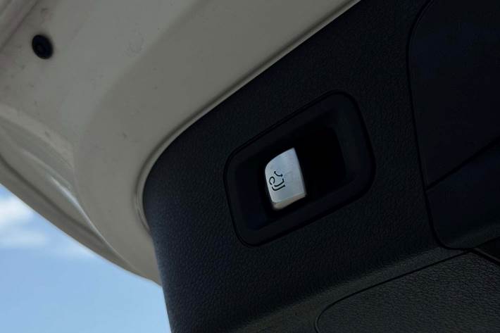 Hvid Mercedes EQC400 fra 2020