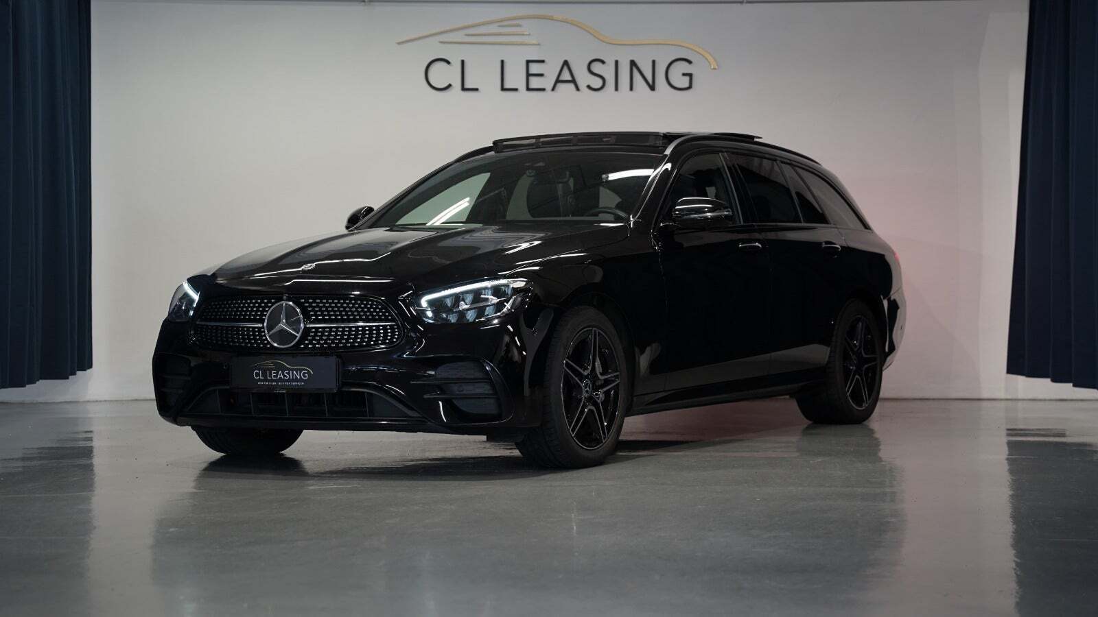 Sort Mercedes E300 de fra 2023 set udefra