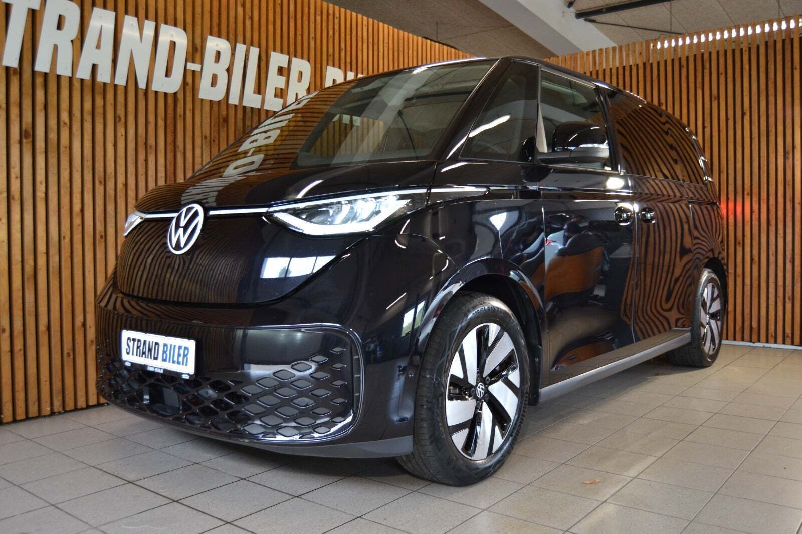 Sort VW ID.Buzz fra 2024 set udefra