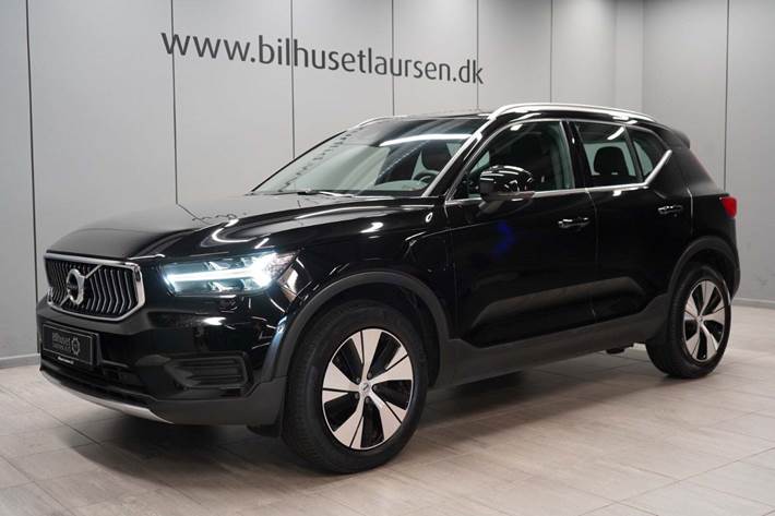 Sort Volvo XC40 fra 2022 set udefra