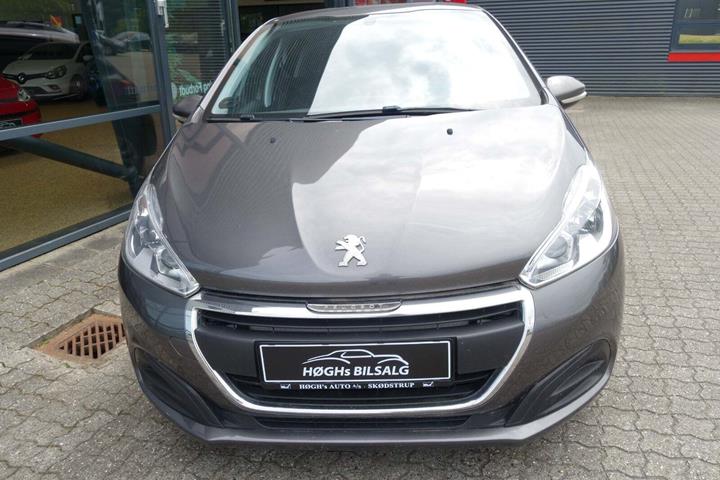 Grå Peugeot 208 fra 2019