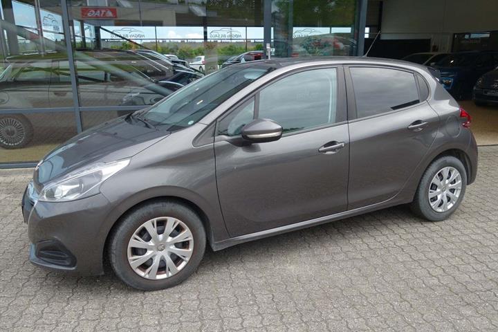 Grå Peugeot 208 fra 2019