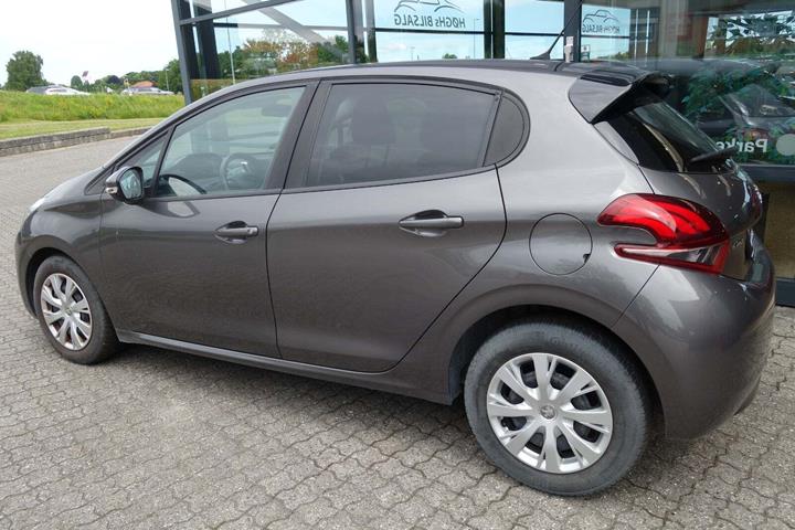Grå Peugeot 208 fra 2019