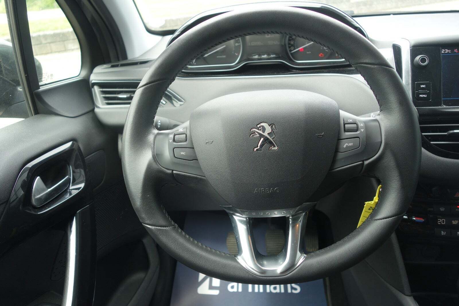 Grå Peugeot 208 fra 2019
