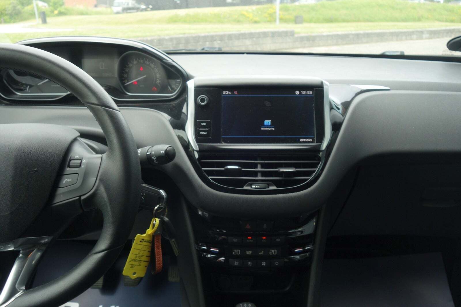 Grå Peugeot 208 fra 2019