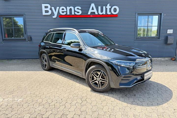 Sort Mercedes EQB300 fra 2022 set udefra