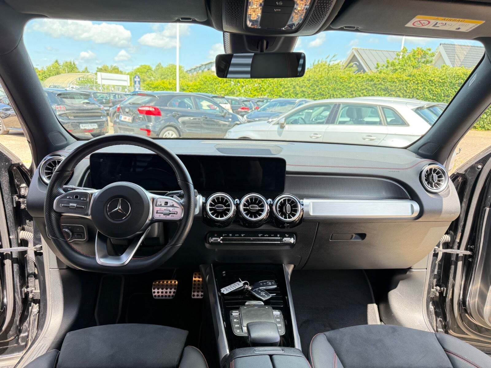 Sort Mercedes EQB300 fra 2022