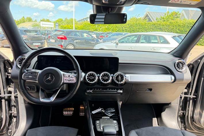 Sort Mercedes EQB300 fra 2022