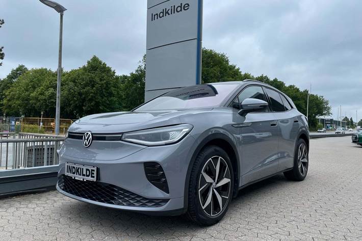 Grå VW ID.4 fra 2022 set udefra