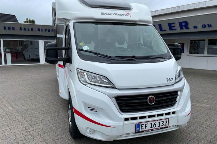 Hvid Fiat Sunlight fra 2020 set udefra