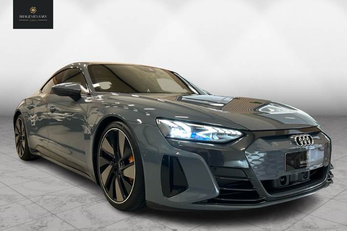 Grå Audi e-tron GT fra 2022 set udefra