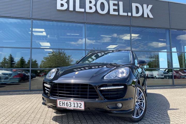 Sort Porsche Cayenne GTS fra 2013 set udefra