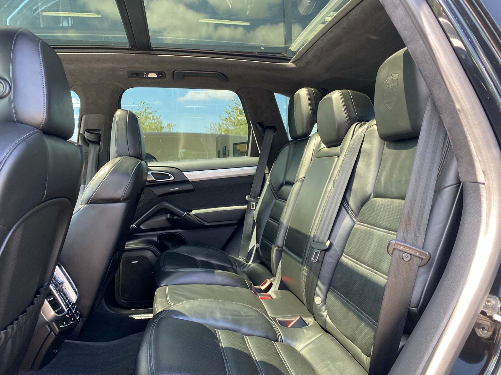 Sort Porsche Cayenne GTS fra 2013
