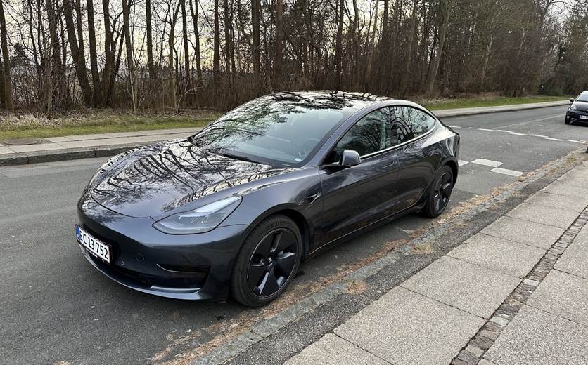 Tesla Model 3 SR