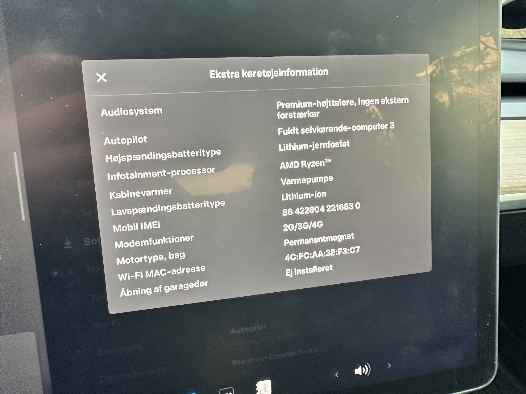 Grå Tesla Model 3 fra 2022