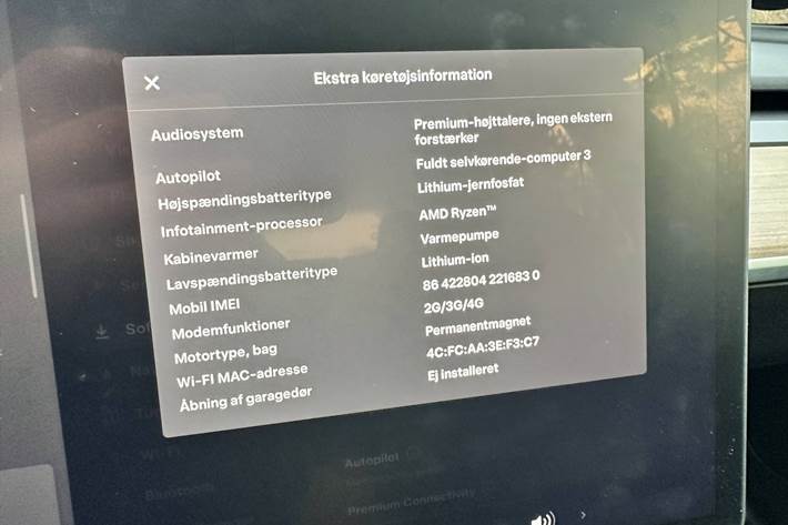 Grå Tesla Model 3 fra 2022