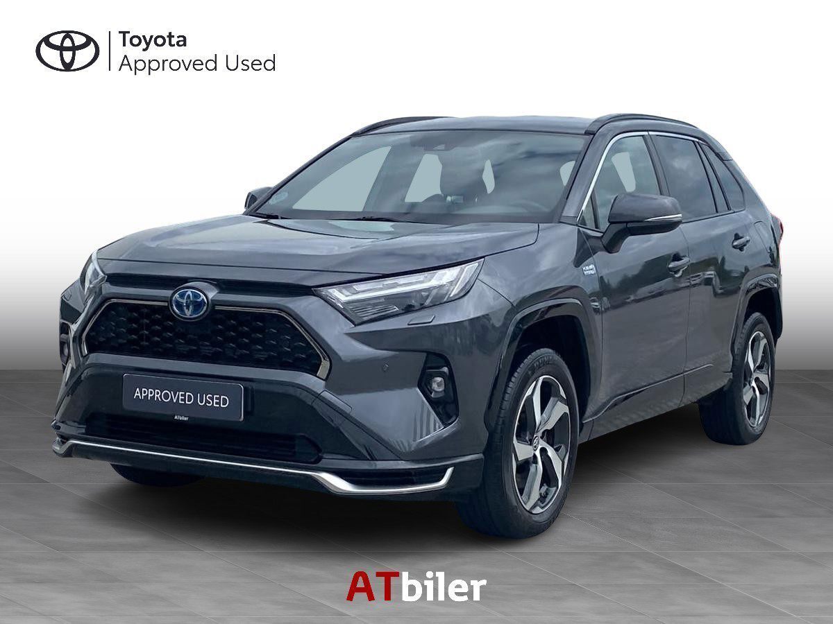 Grå Toyota RAV4 Plug-in fra 2022 set udefra