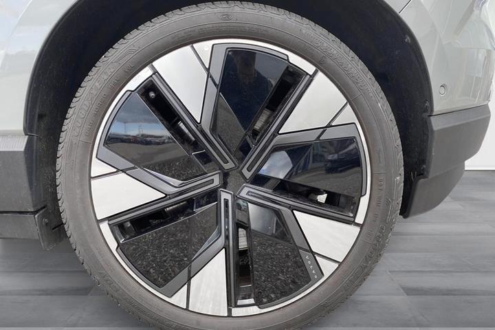 Grå Volvo EX30 fra 2025