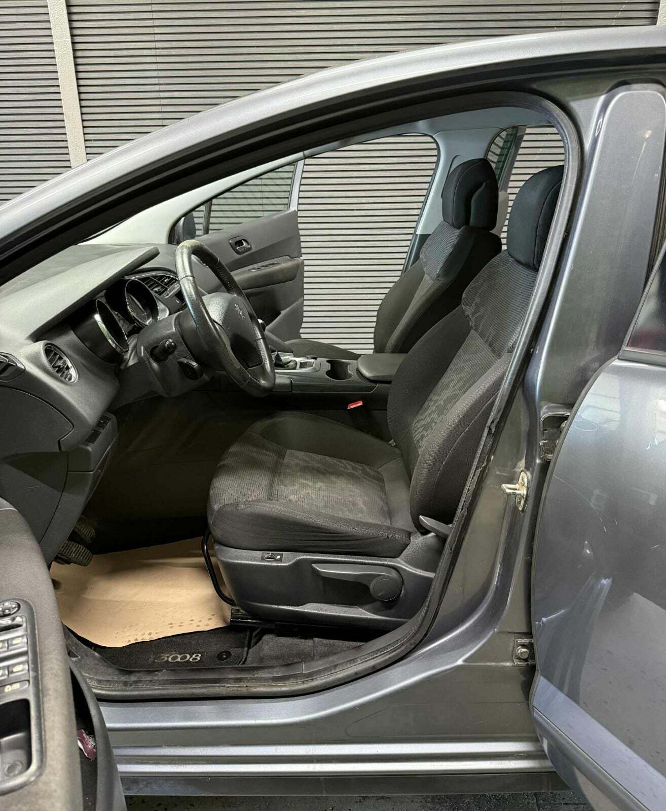 Peugeot 3008 1,6 HDi 112 Premium+