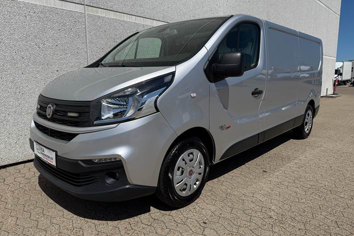 Sølv Fiat Talento fra 2017 set udefra