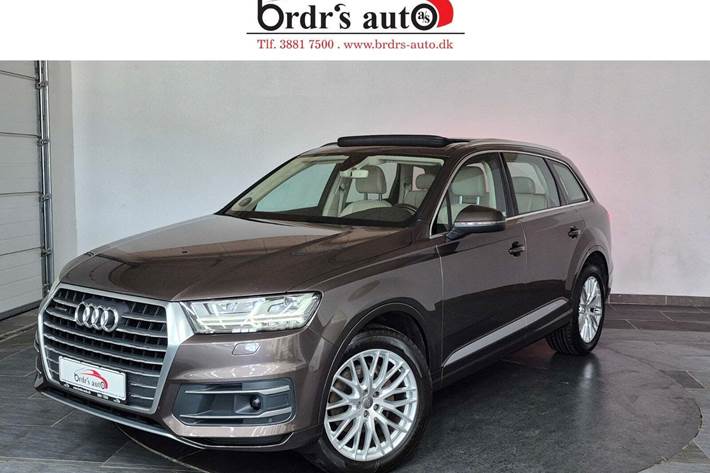 Brun Audi Q7 fra 2016 set udefra