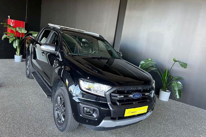 Sort Ford Ranger fra 2021 set udefra