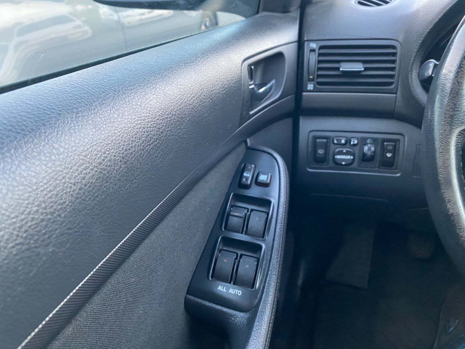 undefined Toyota Avensis fra 2004