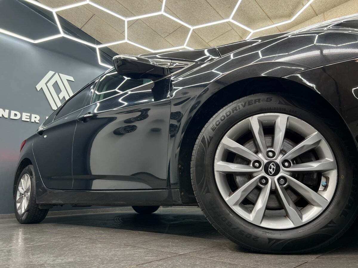 Sort Hyundai i40 fra 2016