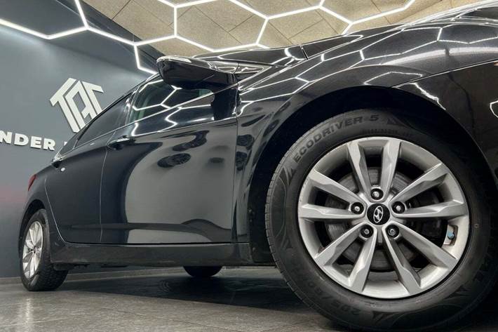 Sort Hyundai i40 fra 2016