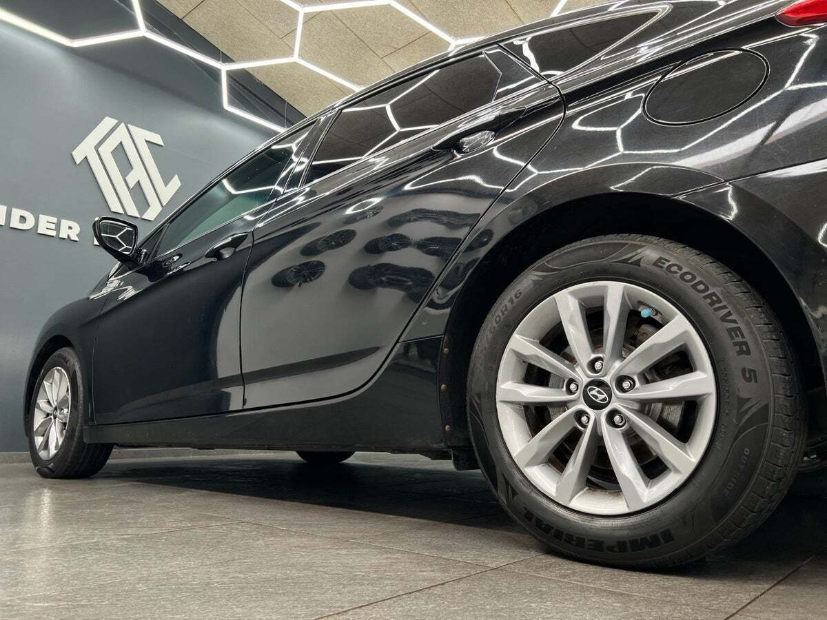 Sort Hyundai i40 fra 2016