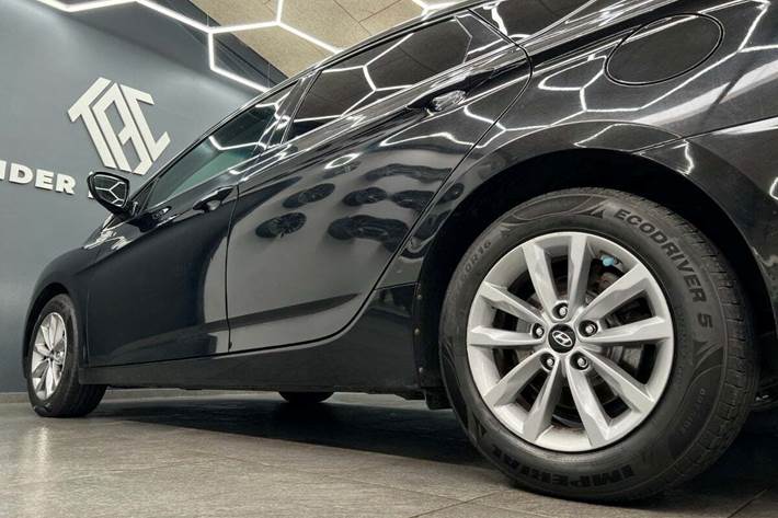 Sort Hyundai i40 fra 2016