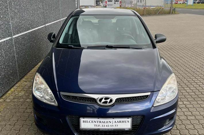 Blå Hyundai i30 fra 2007