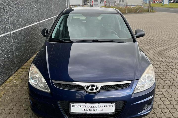 Blå Hyundai i30 fra 2007