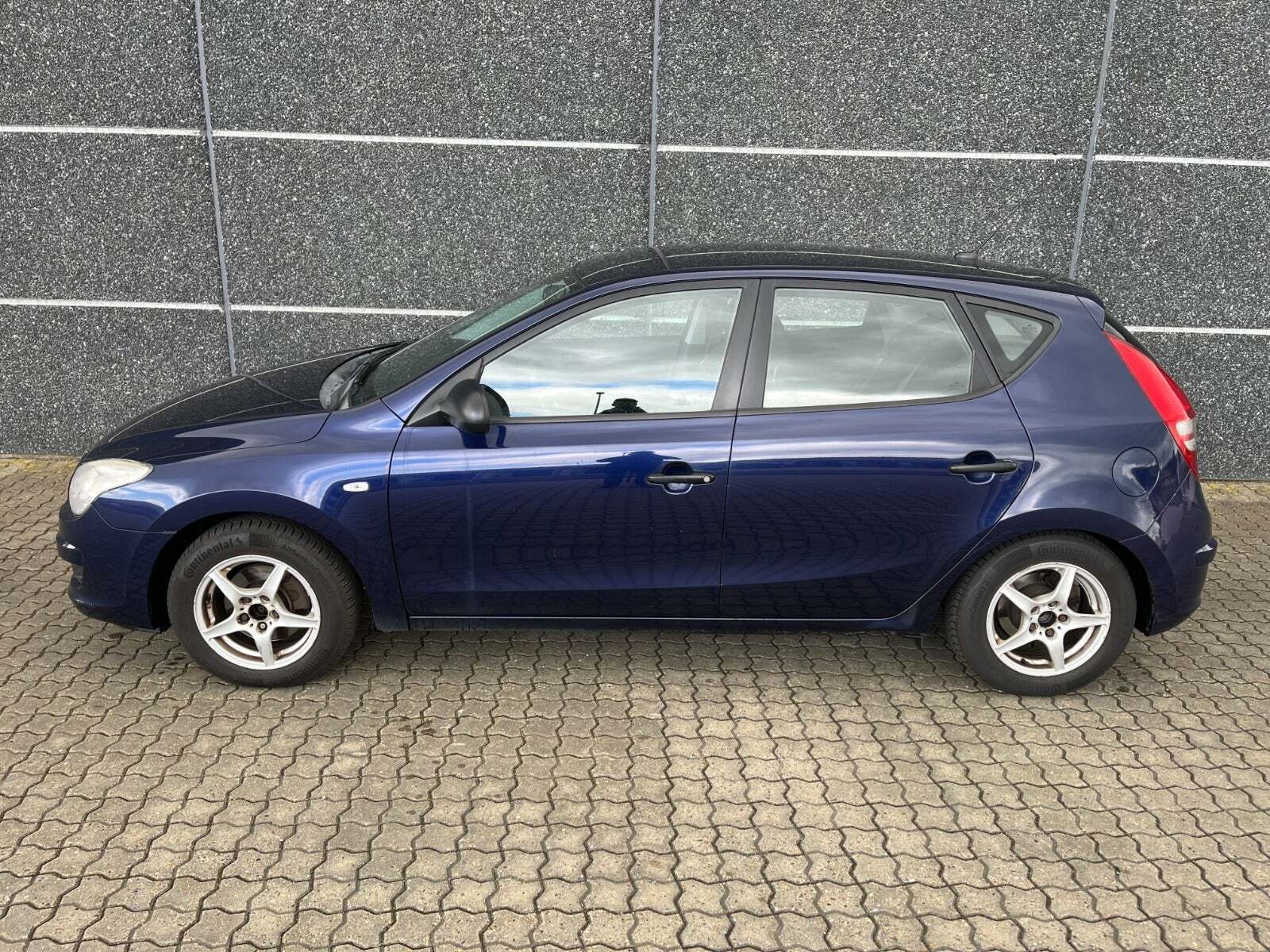Blå Hyundai i30 fra 2007
