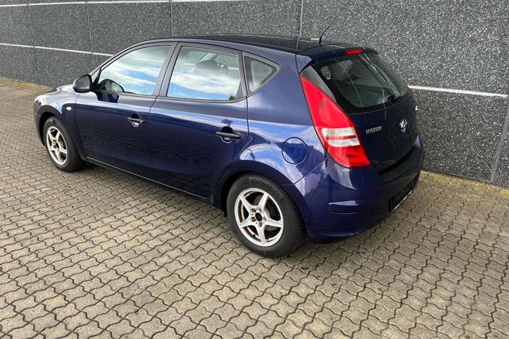 Blå Hyundai i30 fra 2007