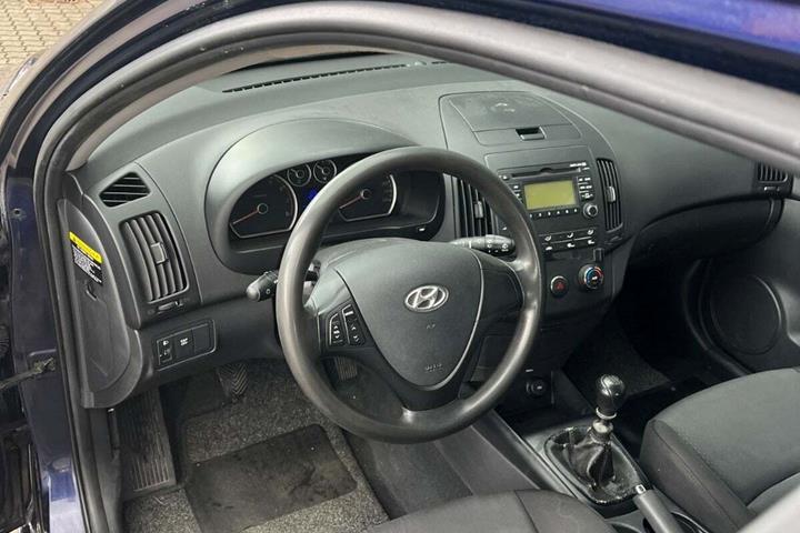 Blå Hyundai i30 fra 2007