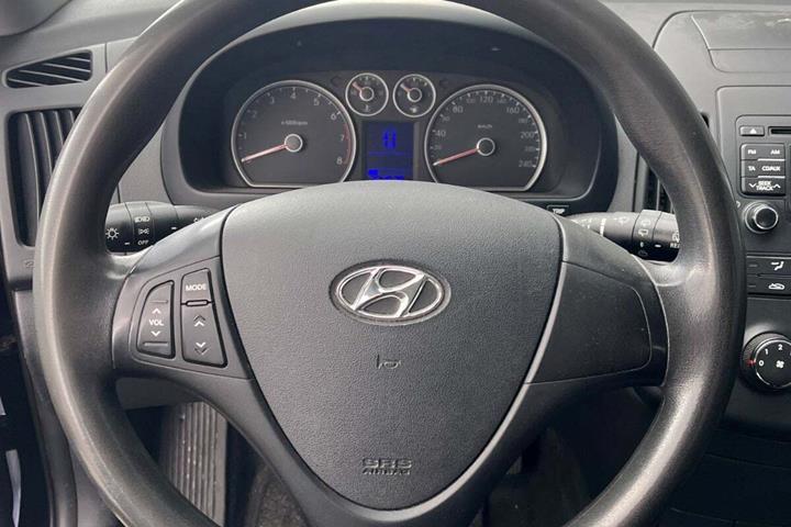 Blå Hyundai i30 fra 2007