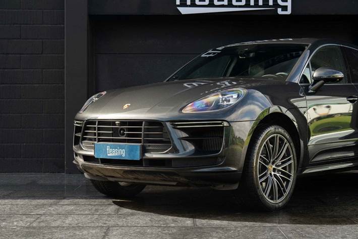 Grå Porsche Macan Turbo fra 2020