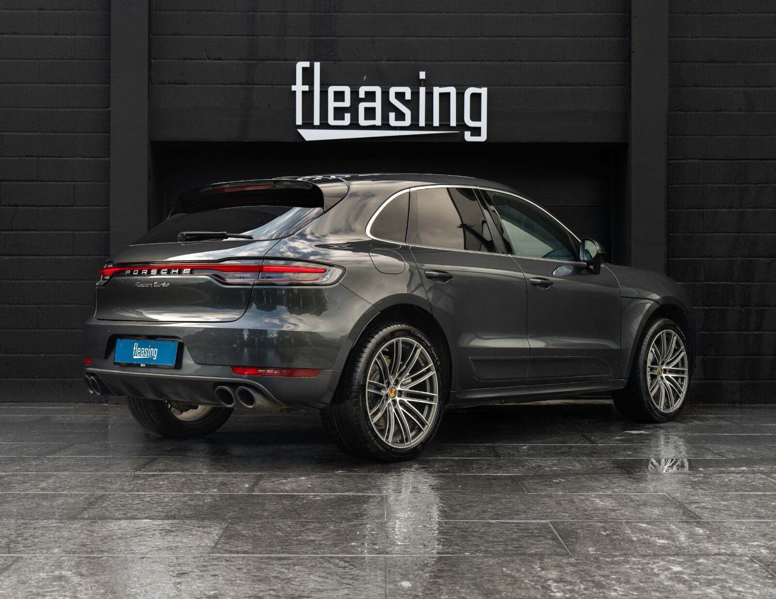 Grå Porsche Macan Turbo fra 2020
