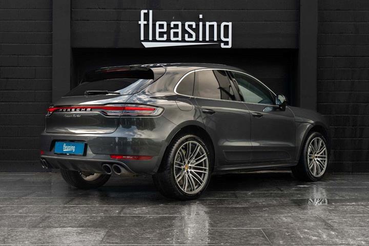 Grå Porsche Macan Turbo fra 2020