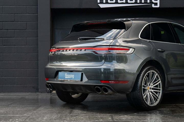 Grå Porsche Macan Turbo fra 2020