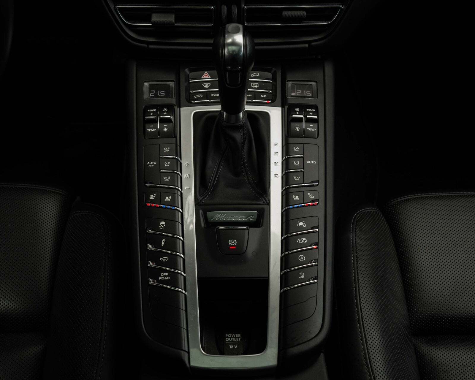 Grå Porsche Macan Turbo fra 2020