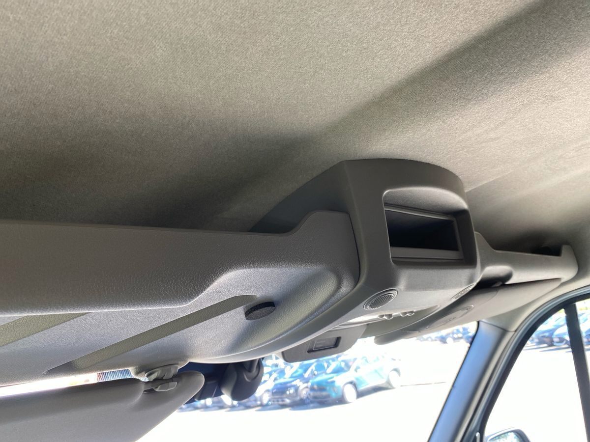 Hvid Renault Master fra 2022