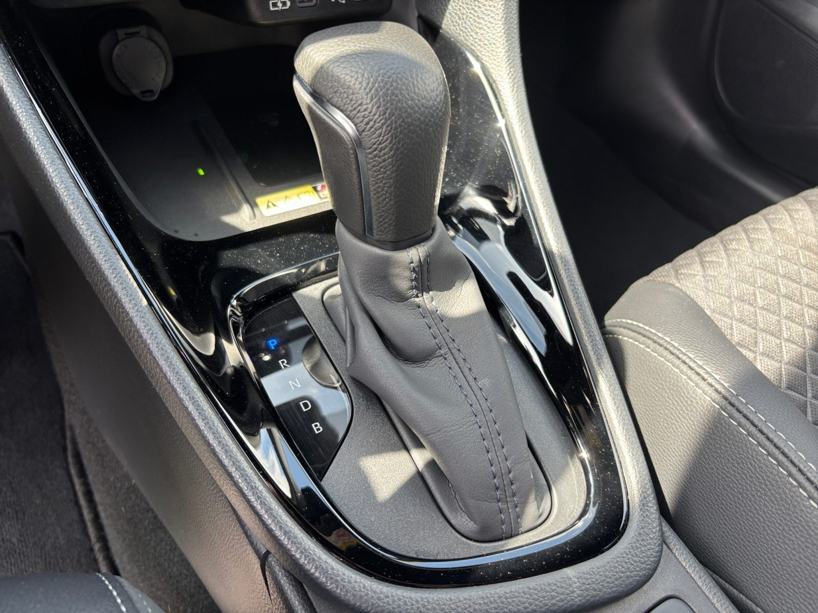 Bronze Toyota Yaris fra 2024