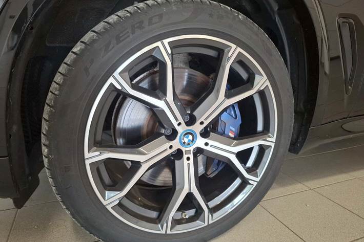 Sort BMW X5 fra 2022